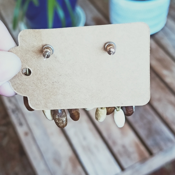 Vintage bone and wood boho Earrings - Picture 3 of 4